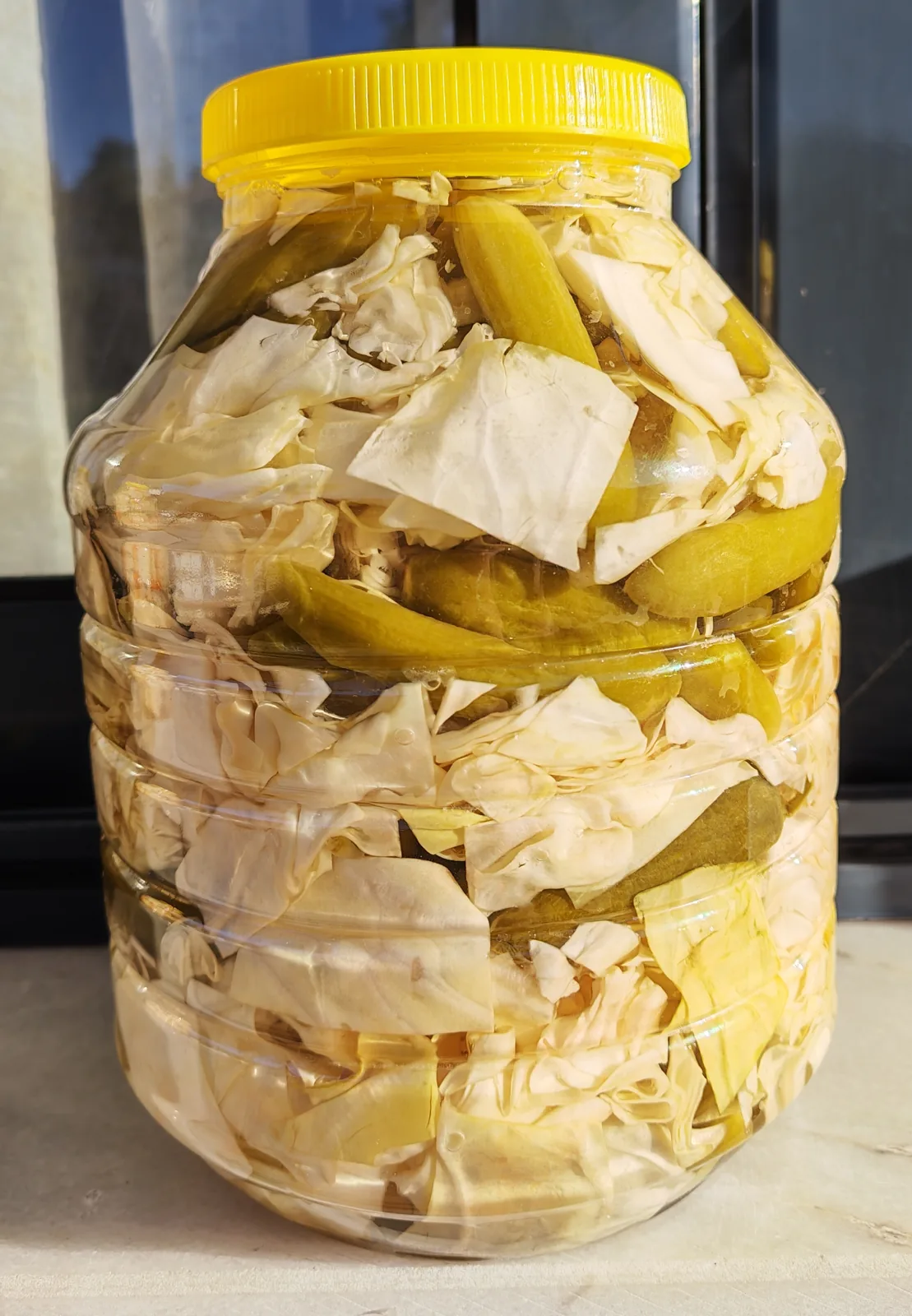 5 kg kavanozda salatalık ve lahana turşusu